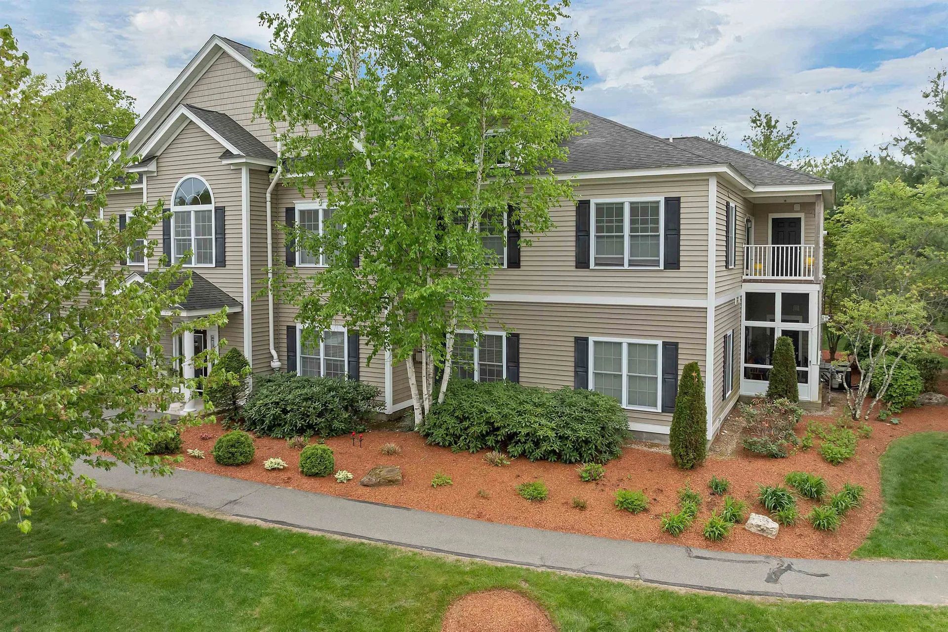 17 Roundabout Way Manchester NH 03102