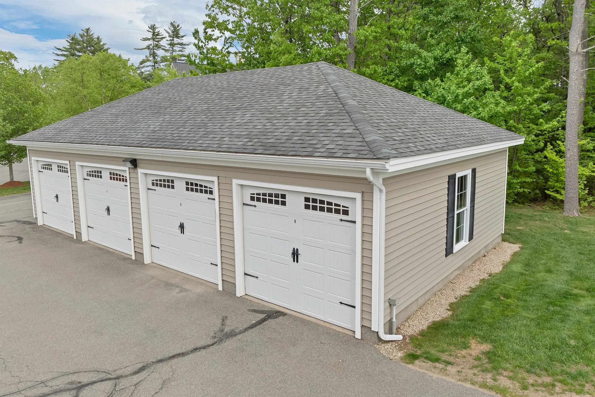 17 Roundabout Way Manchester NH 03102