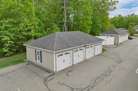 17 Roundabout Way Manchester NH 03102