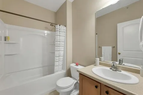 17 Roundabout Way Manchester NH 03102
