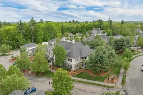 17 Roundabout Way Manchester NH 03102