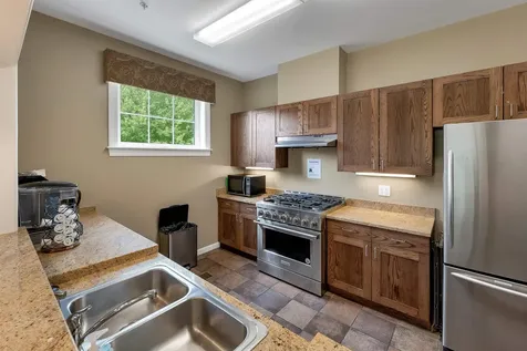 17 Roundabout Way Manchester NH 03102