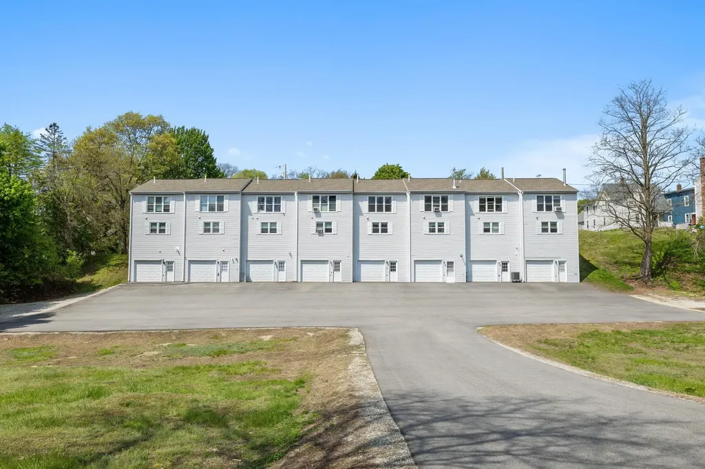 83 Bismark Street Manchester NH 03102