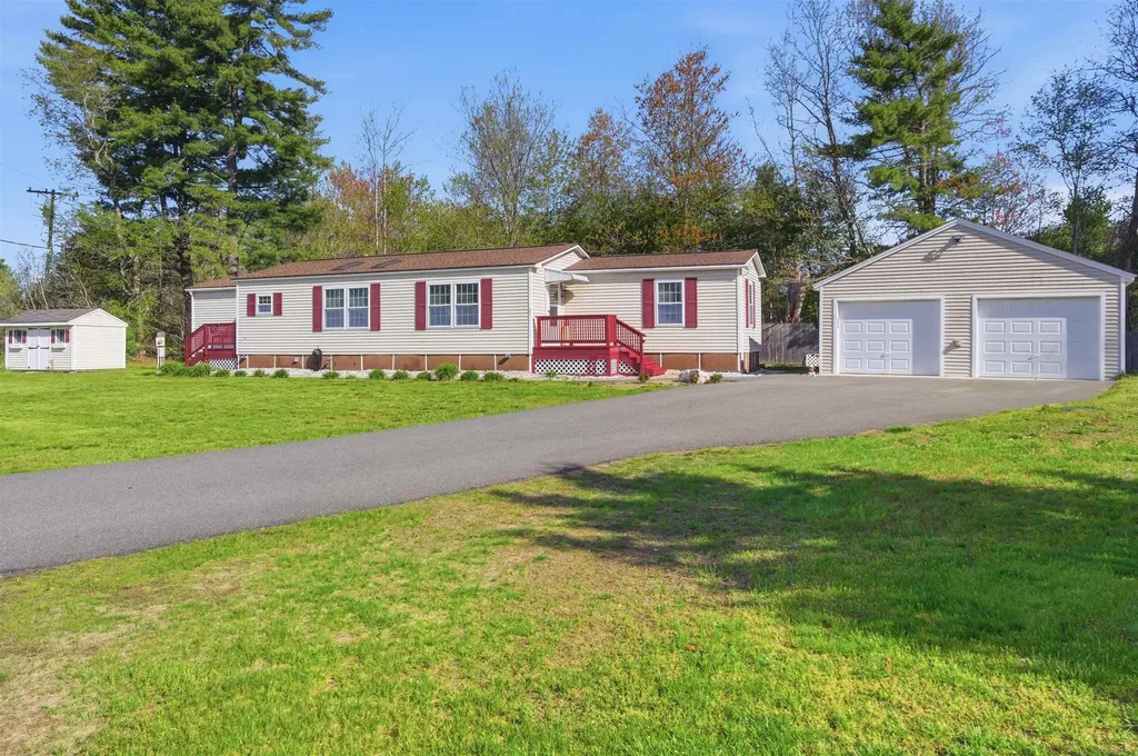 21 Lilac Court Raymond NH 03077