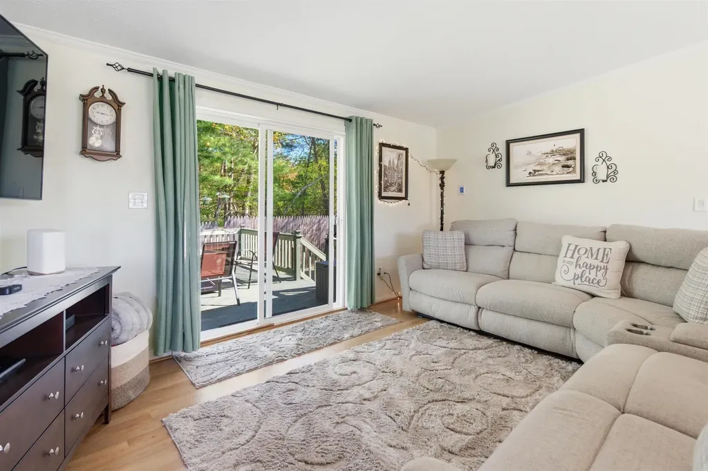 21 Lilac Court Raymond NH 03077