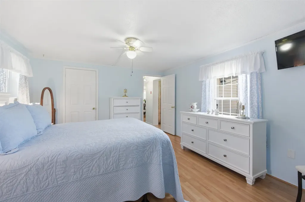 21 Lilac Court Raymond NH 03077