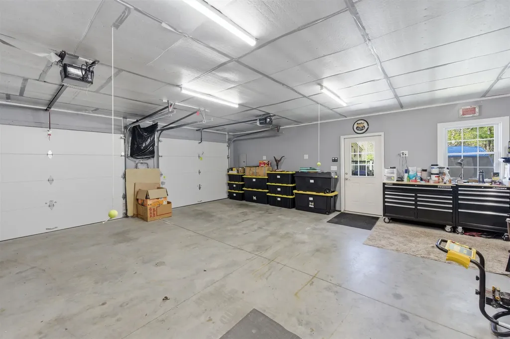 21 Lilac Court Raymond NH 03077