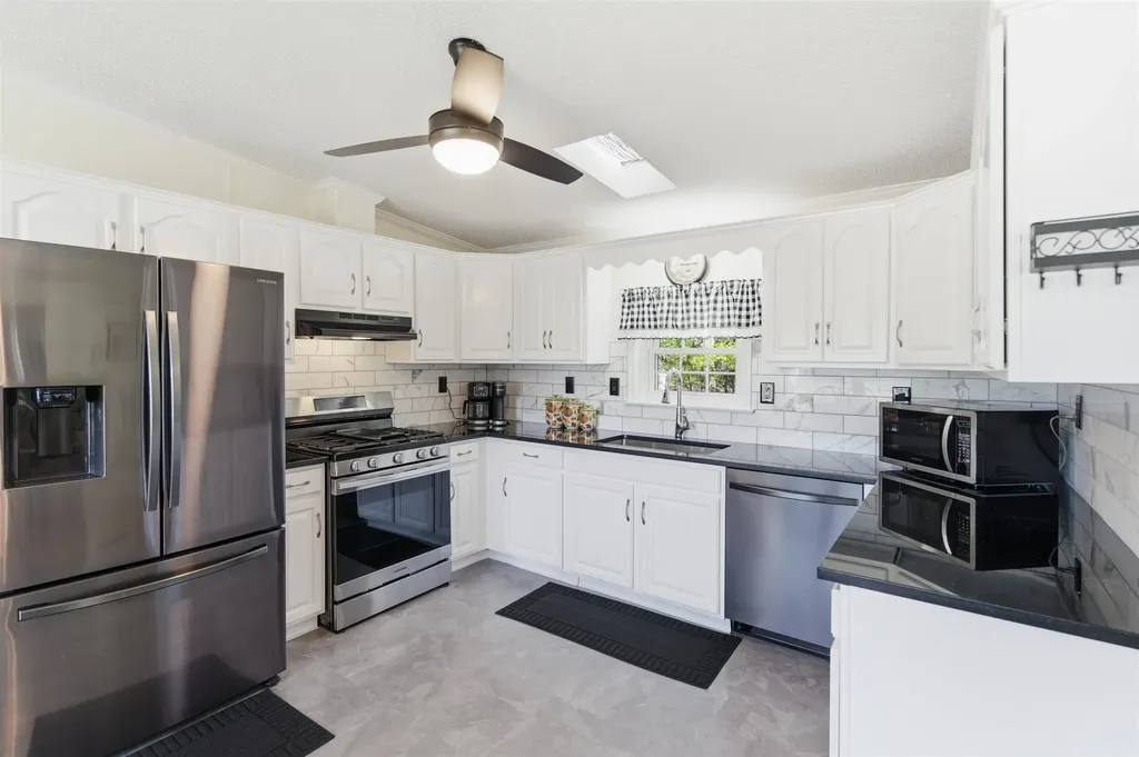 21 Lilac Court Raymond NH 03077