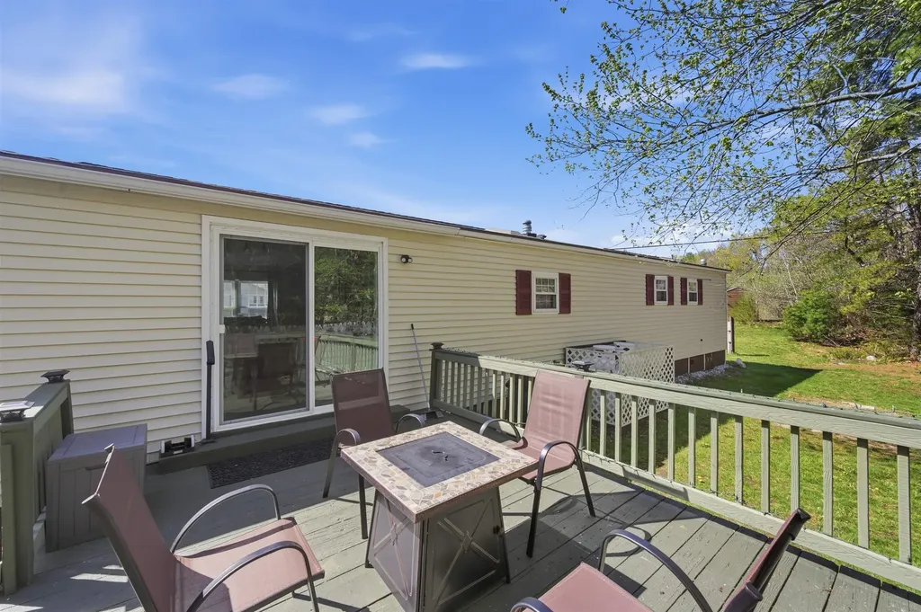 21 Lilac Court Raymond NH 03077