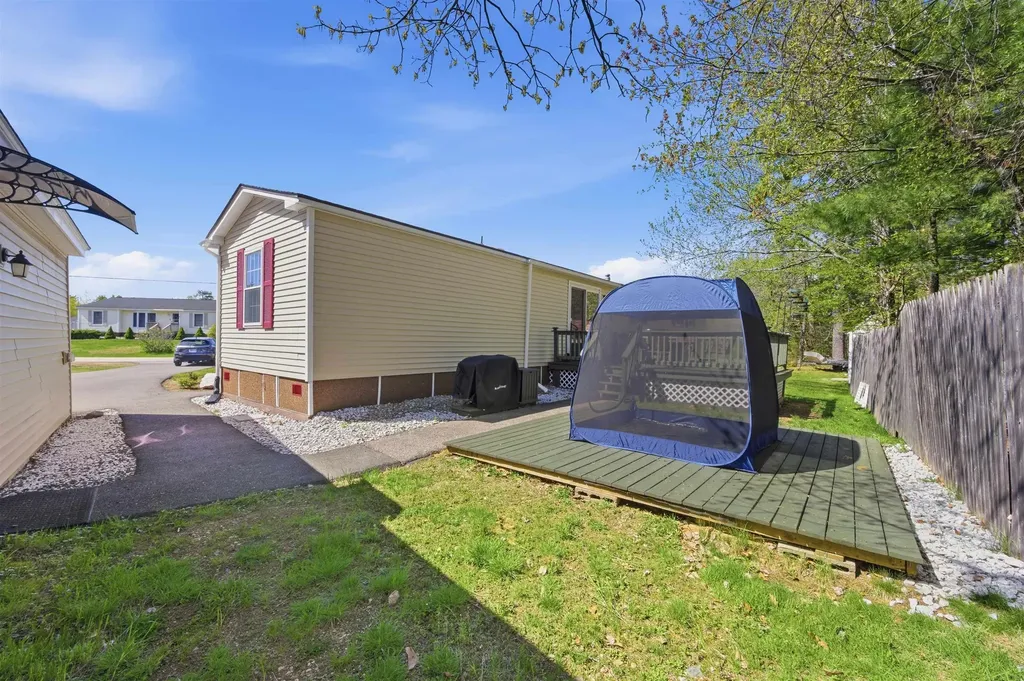 21 Lilac Court Raymond NH 03077