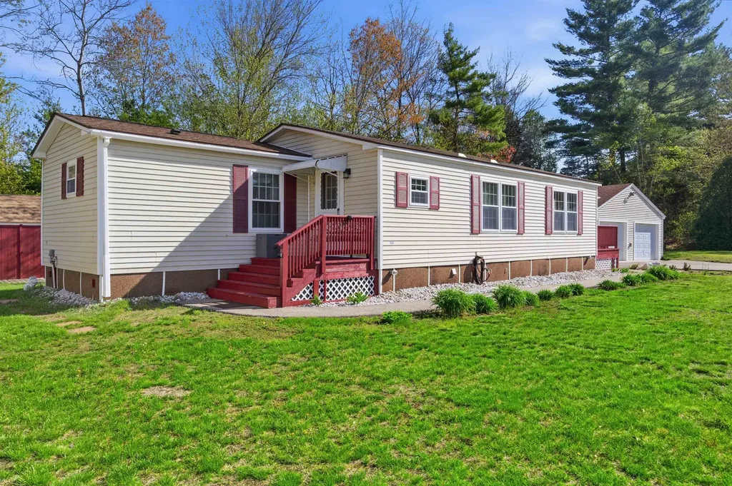 21 Lilac Court Raymond NH 03077