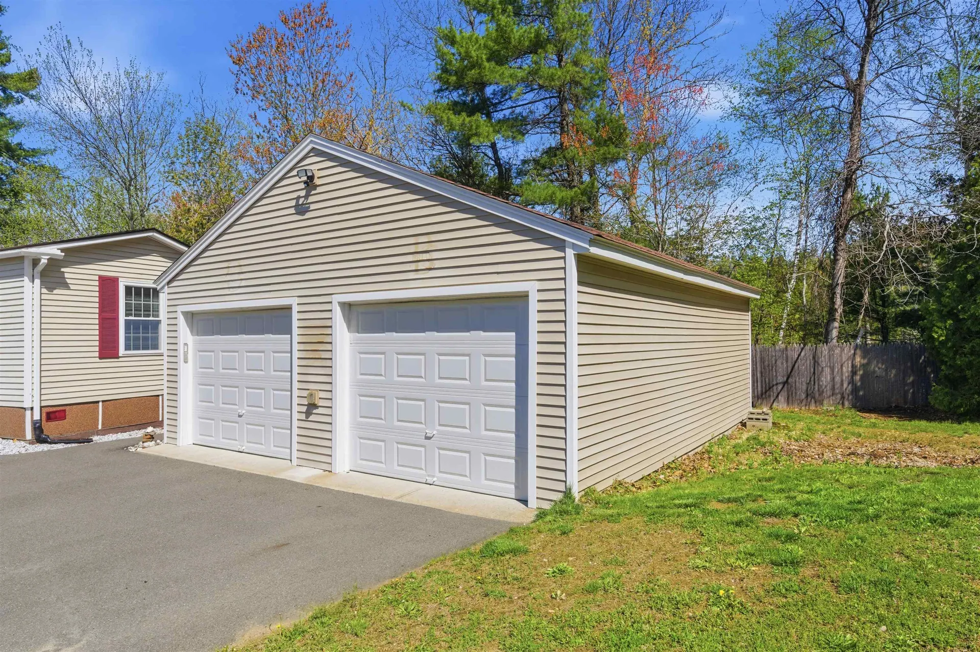 21 Lilac Court Raymond NH 03077