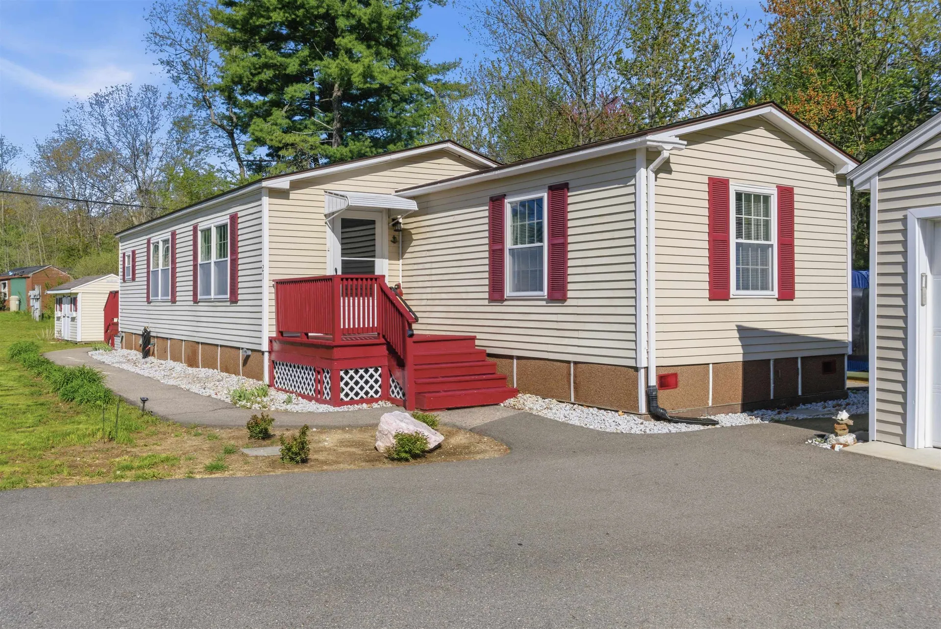 21 Lilac Court Raymond NH 03077