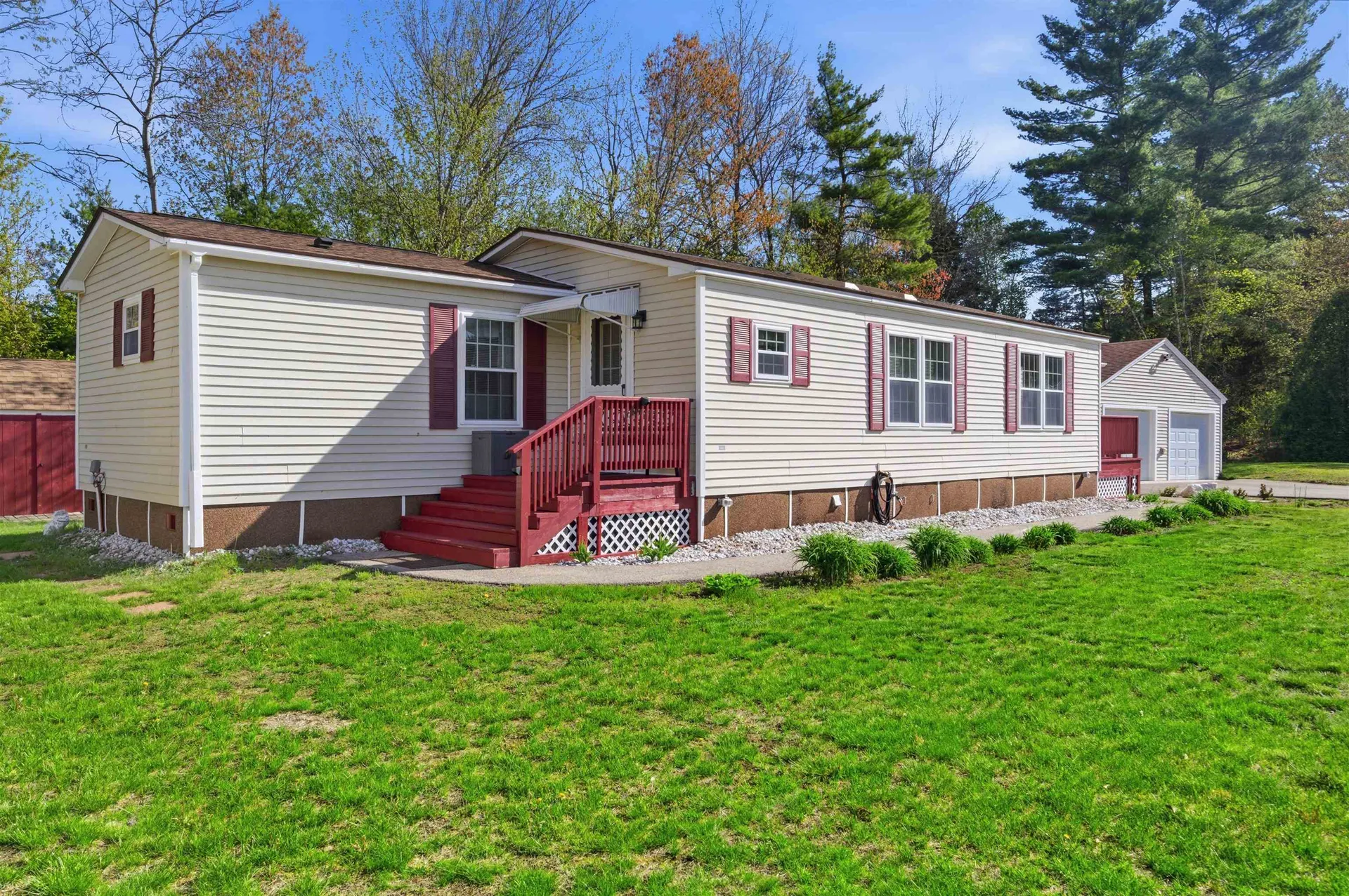 21 Lilac Court Raymond NH 03077