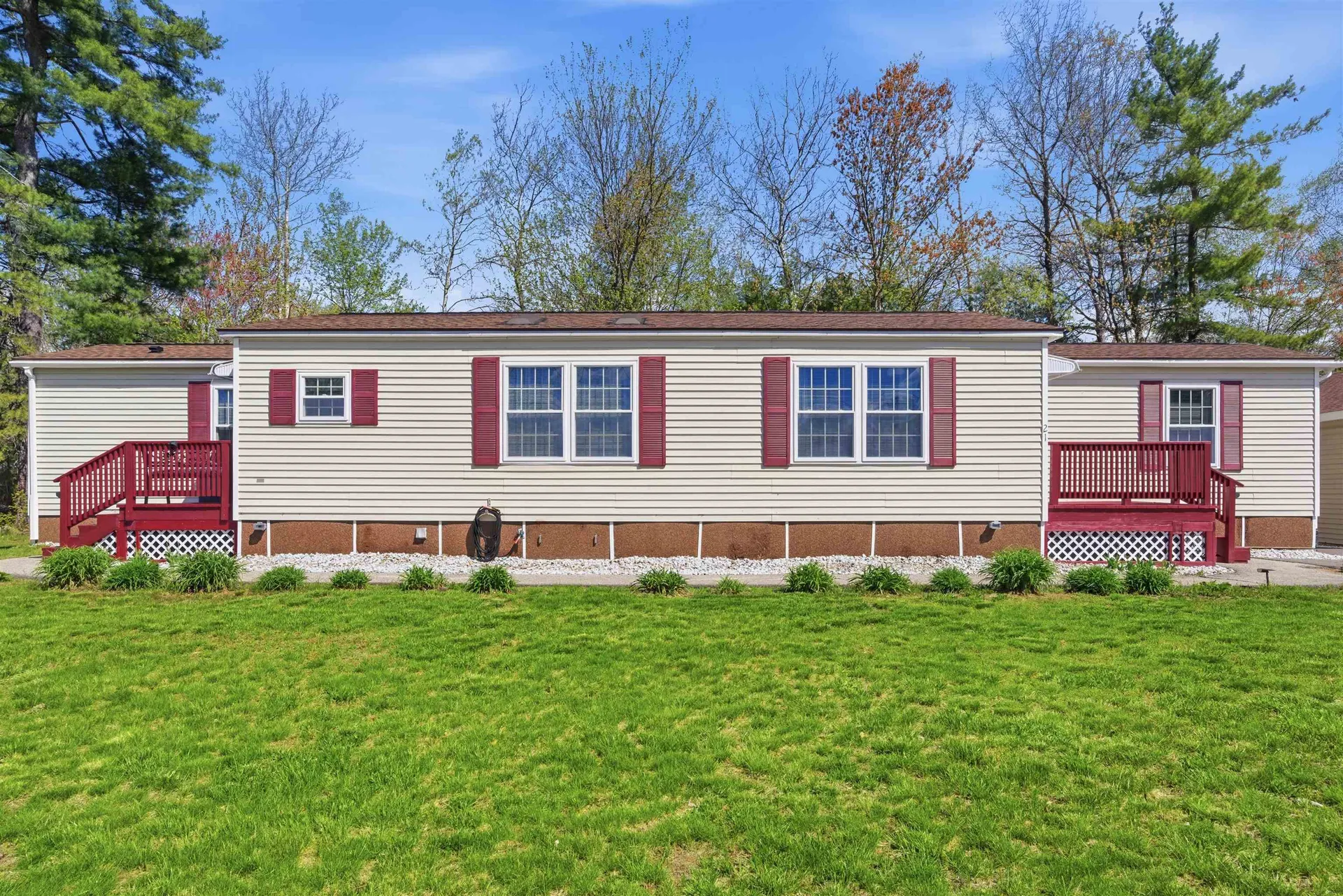 21 Lilac Court Raymond NH 03077