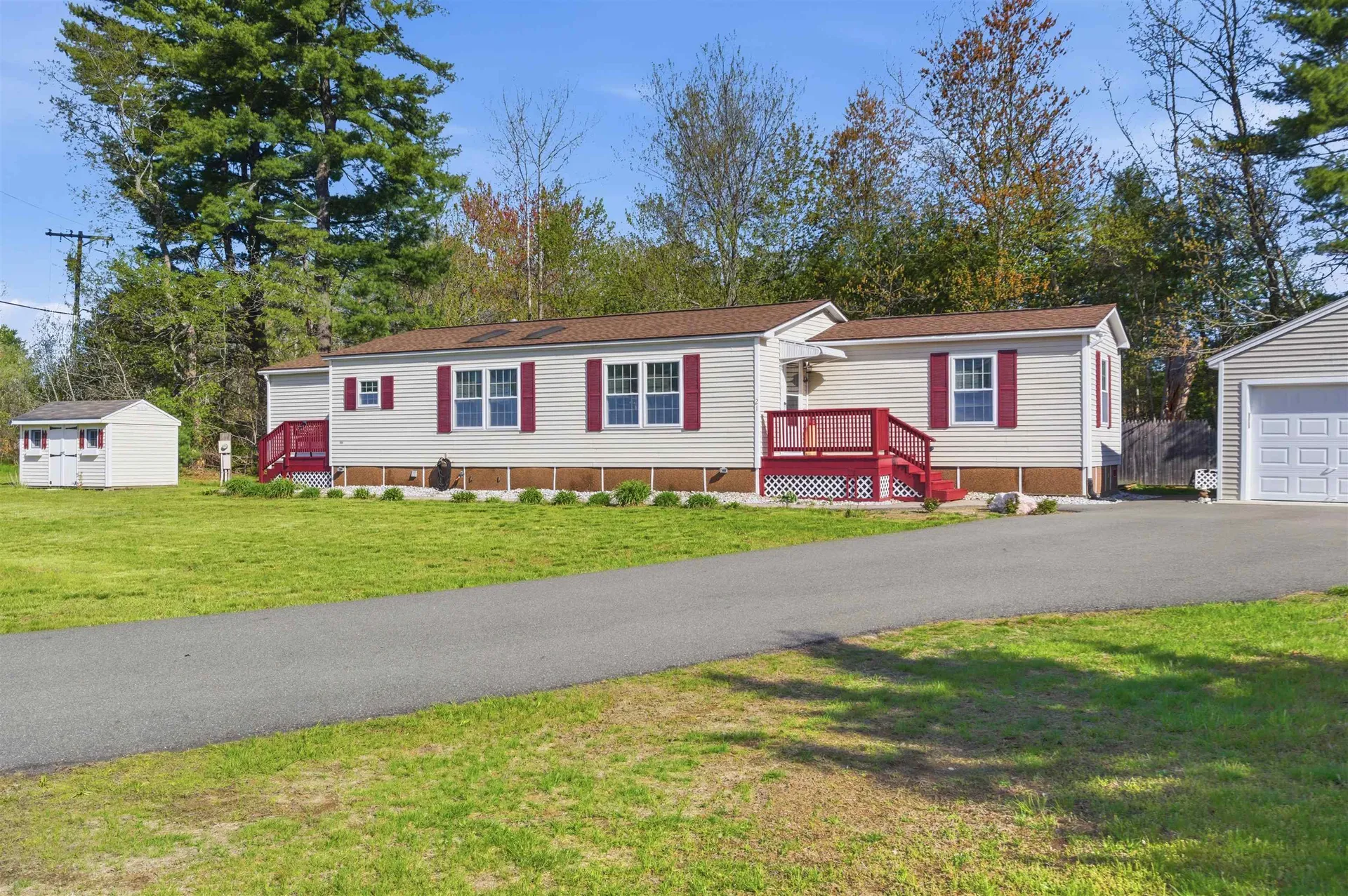 21 Lilac Court Raymond NH 03077