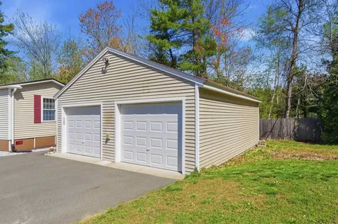21 Lilac Court Raymond NH 03077