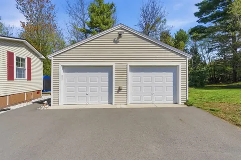21 Lilac Court Raymond NH 03077
