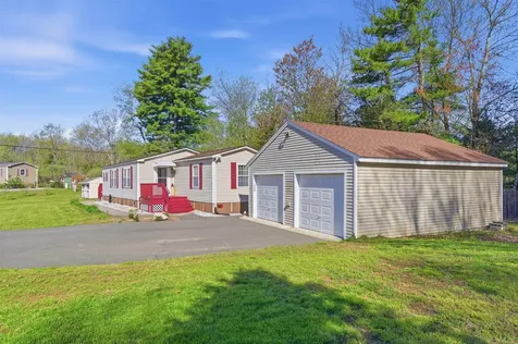 21 Lilac Court Raymond NH 03077