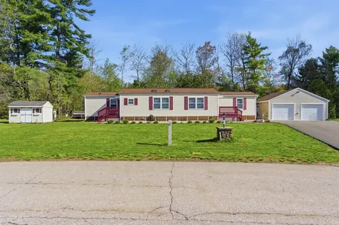 21 Lilac Court Raymond NH 03077