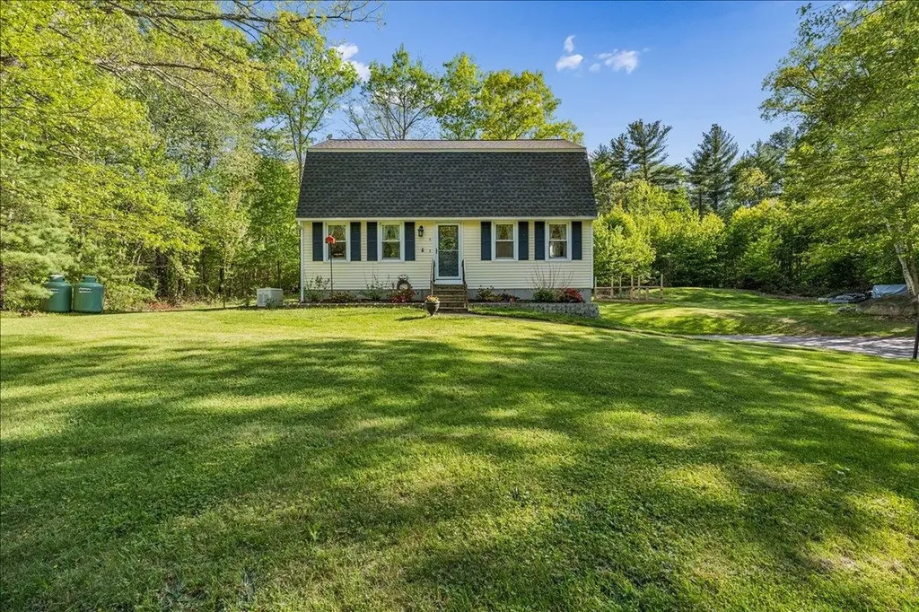 14 Maplewood Drive Londonderry NH 03053