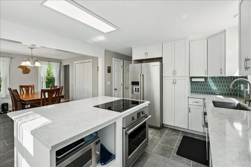 14 Maplewood Drive Londonderry NH 03053