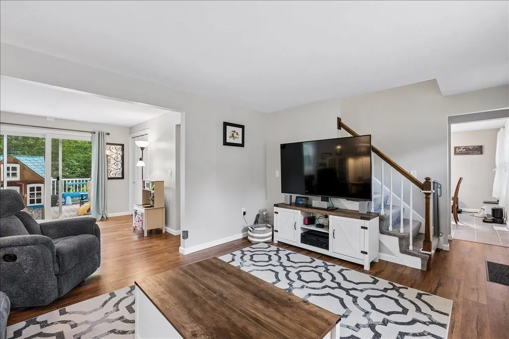14 Maplewood Drive Londonderry NH 03053