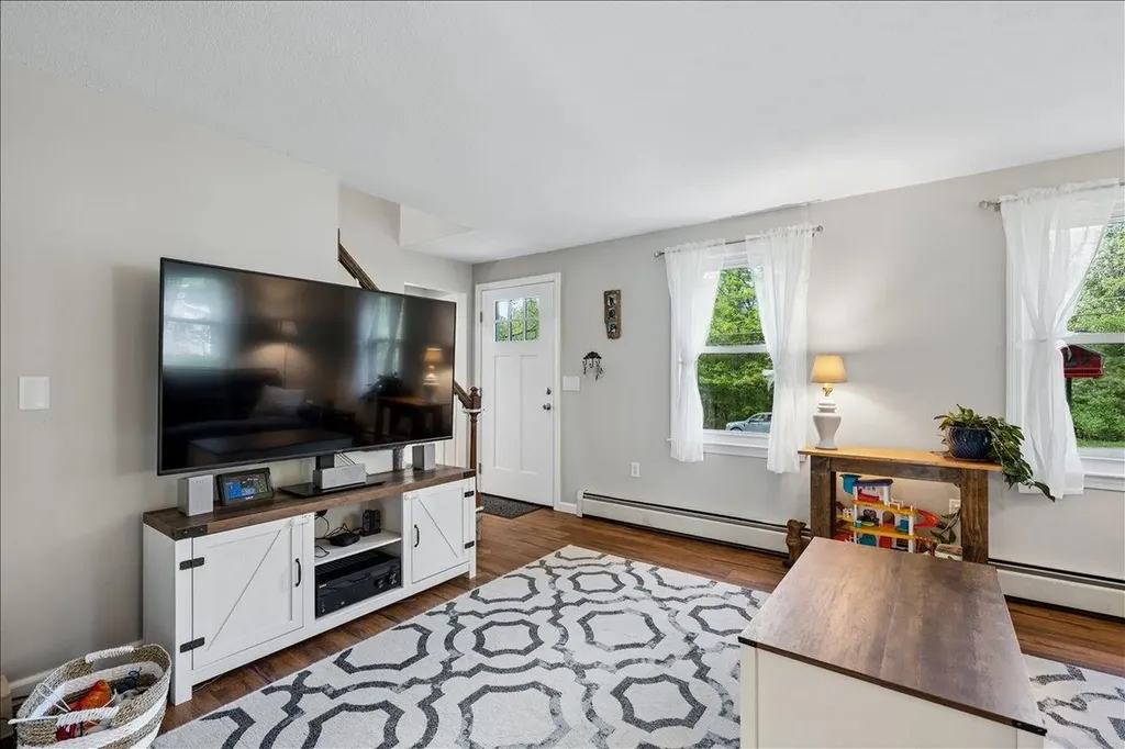 14 Maplewood Drive Londonderry NH 03053