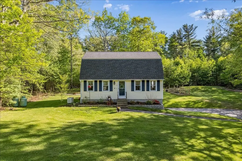14 Maplewood Drive Londonderry NH 03053