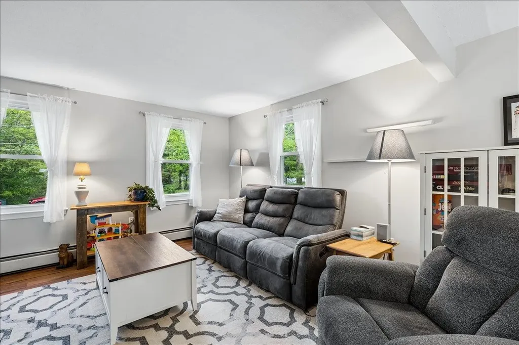 14 Maplewood Drive Londonderry NH 03053