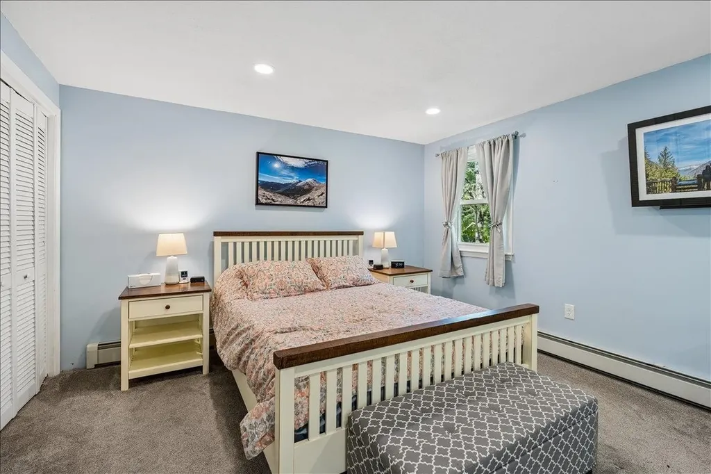 14 Maplewood Drive Londonderry NH 03053