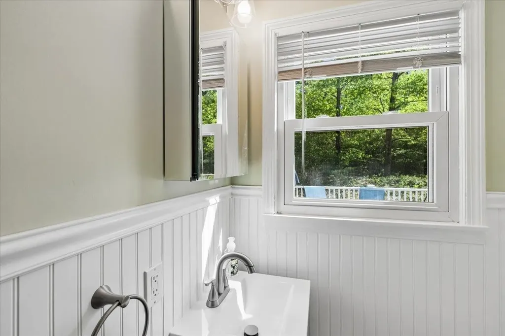 14 Maplewood Drive Londonderry NH 03053