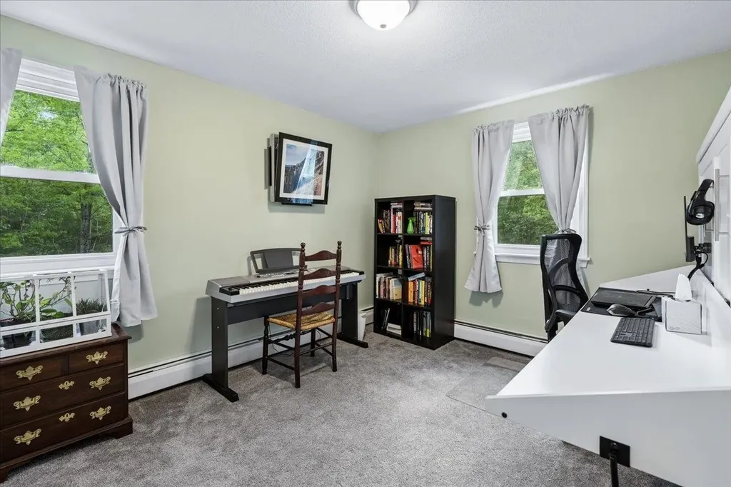 14 Maplewood Drive Londonderry NH 03053