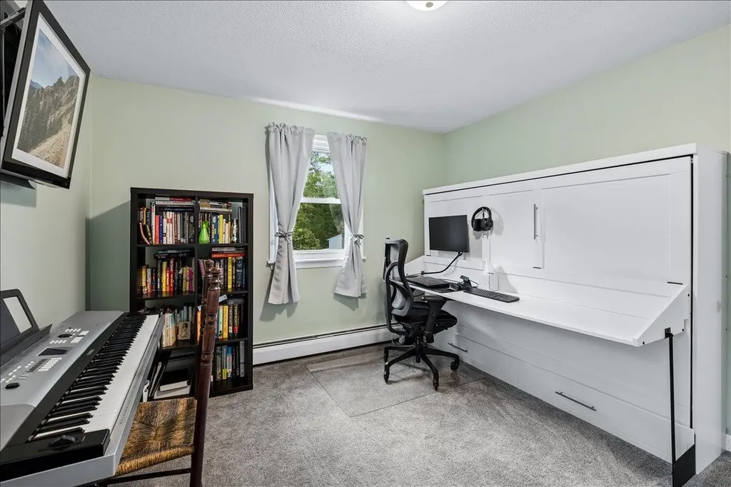 14 Maplewood Drive Londonderry NH 03053
