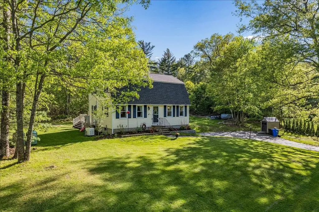 14 Maplewood Drive Londonderry NH 03053