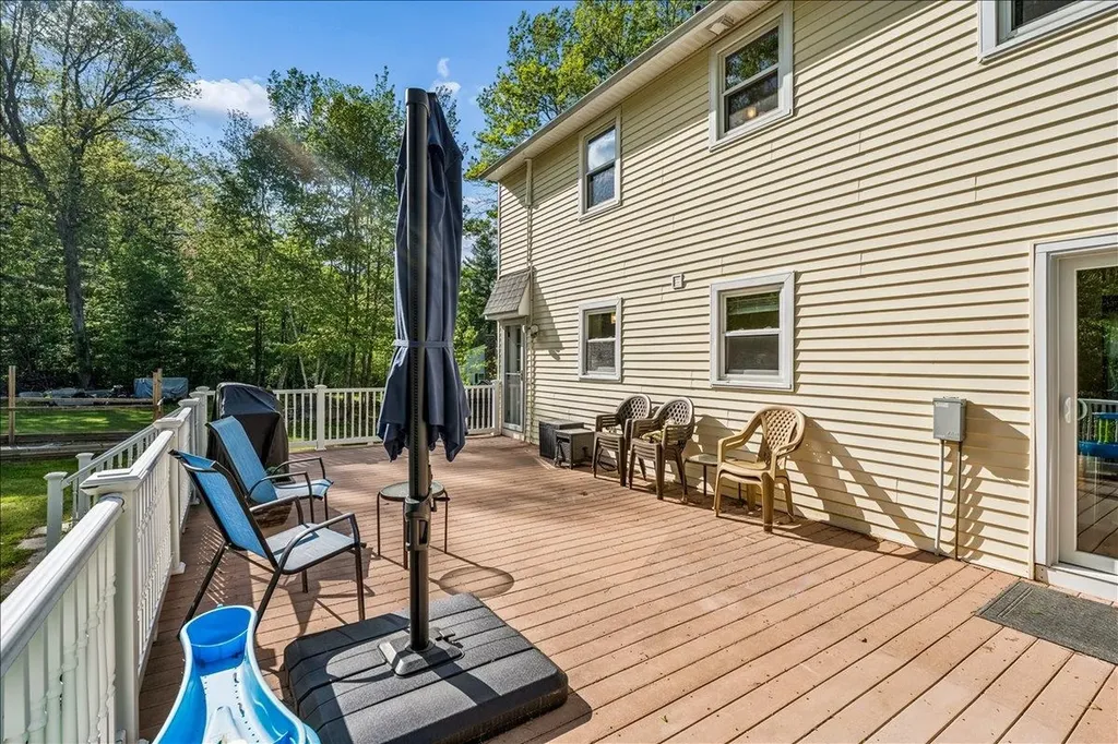 14 Maplewood Drive Londonderry NH 03053