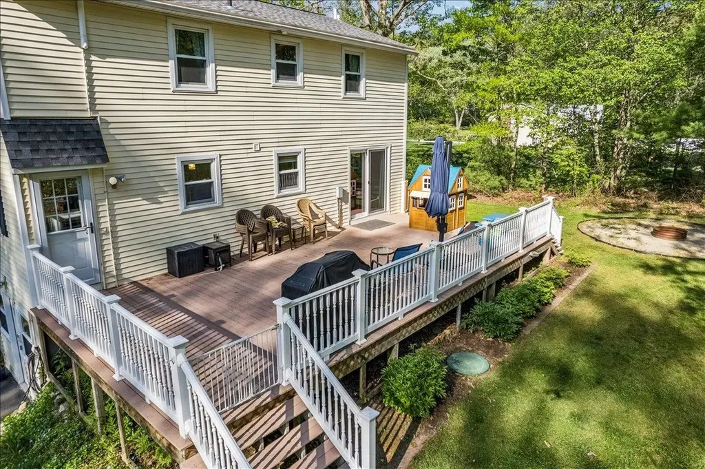 14 Maplewood Drive Londonderry NH 03053