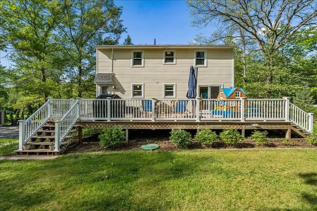 14 Maplewood Drive Londonderry NH 03053