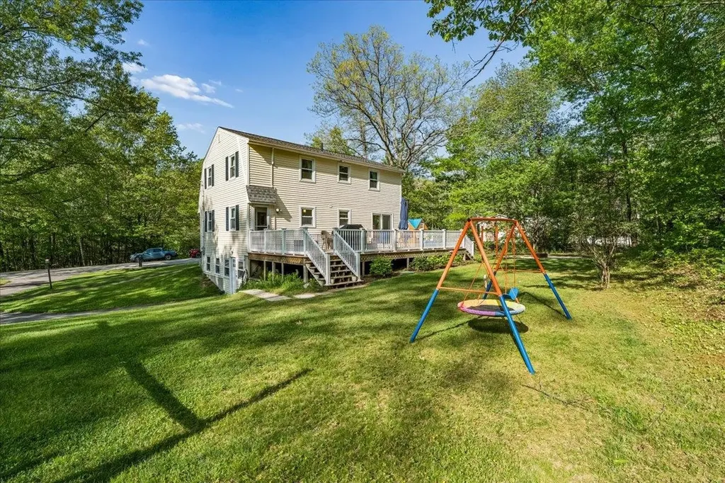 14 Maplewood Drive Londonderry NH 03053