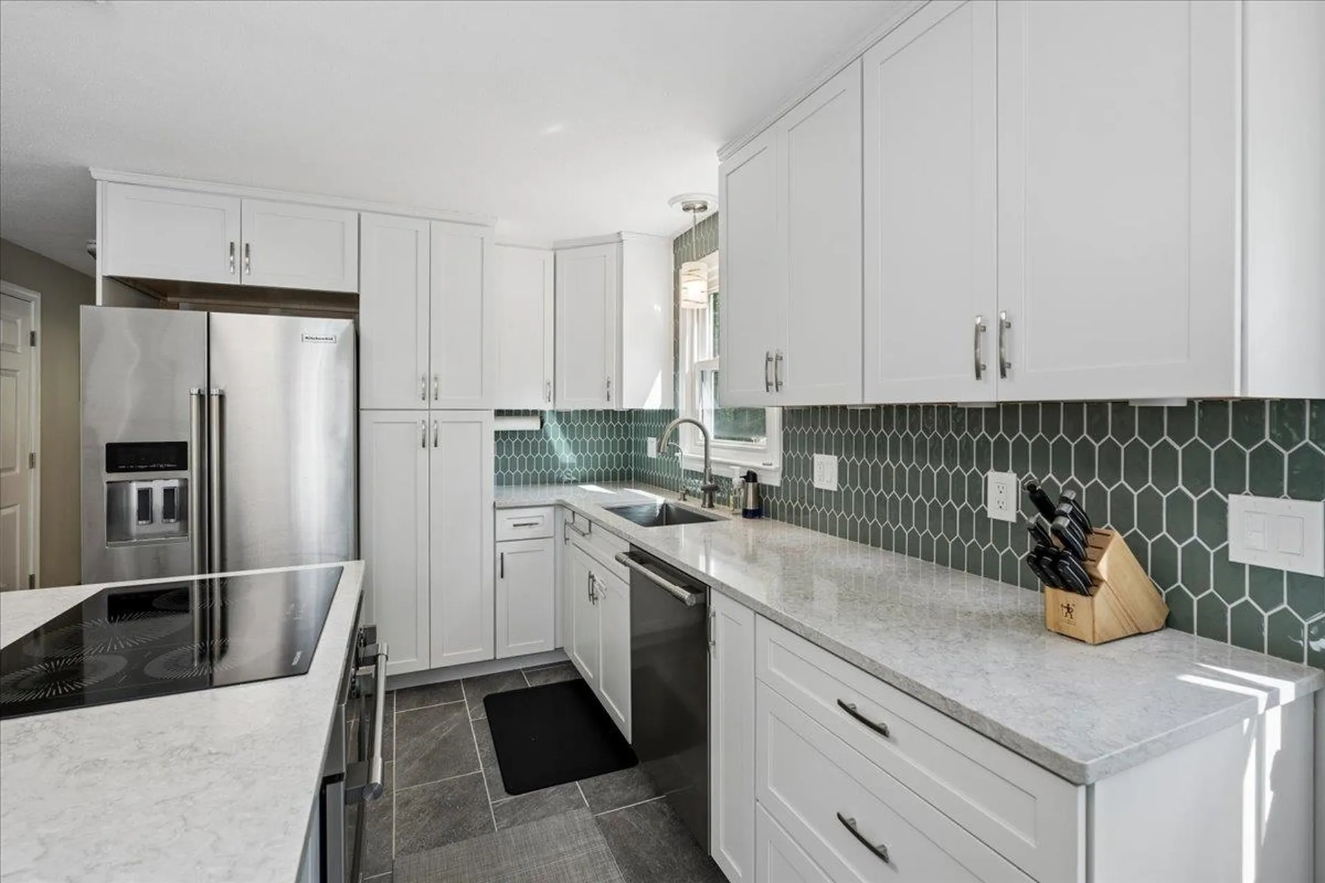 14 Maplewood Drive Londonderry NH 03053