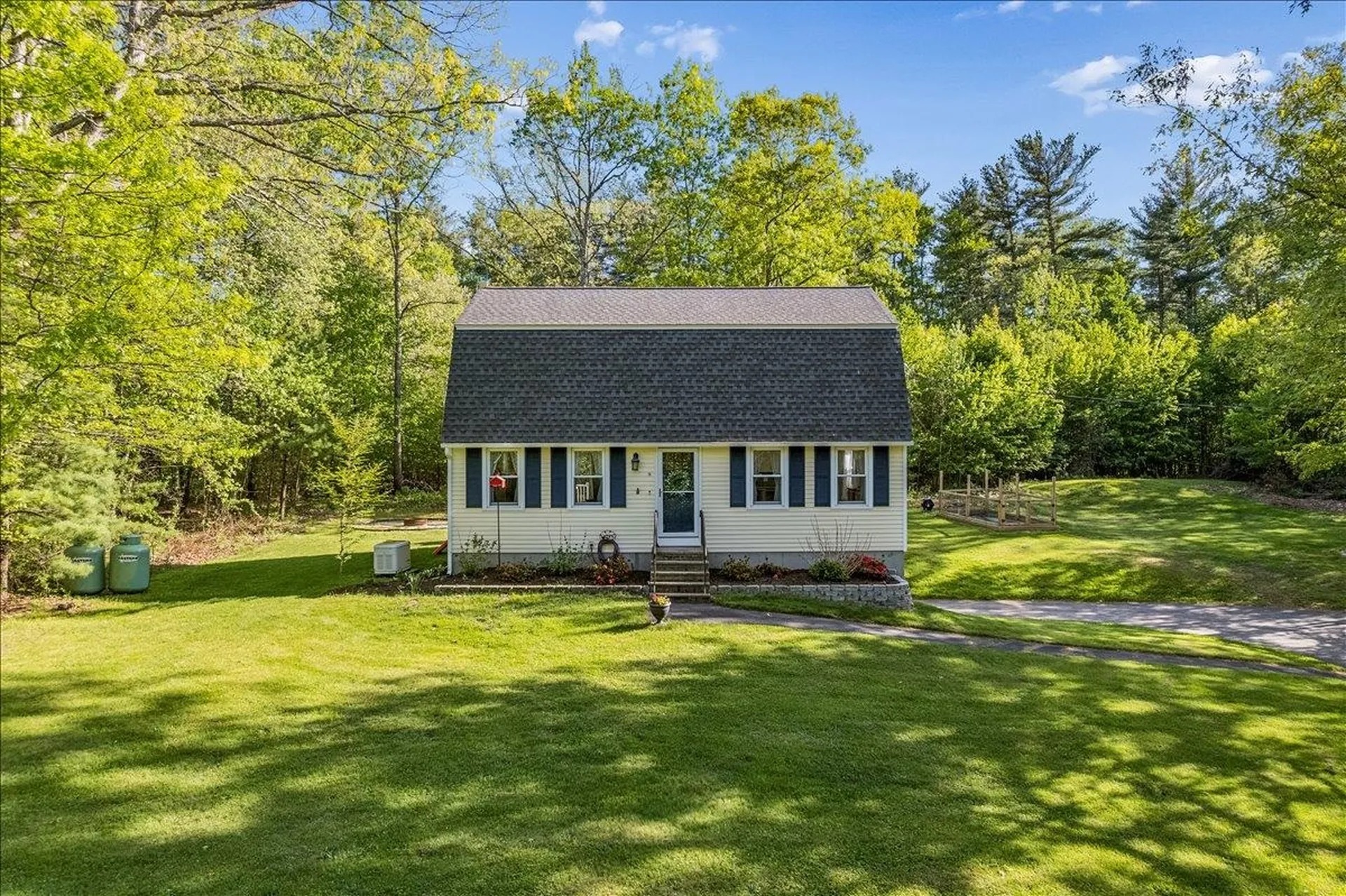 14 Maplewood Drive Londonderry NH 03053