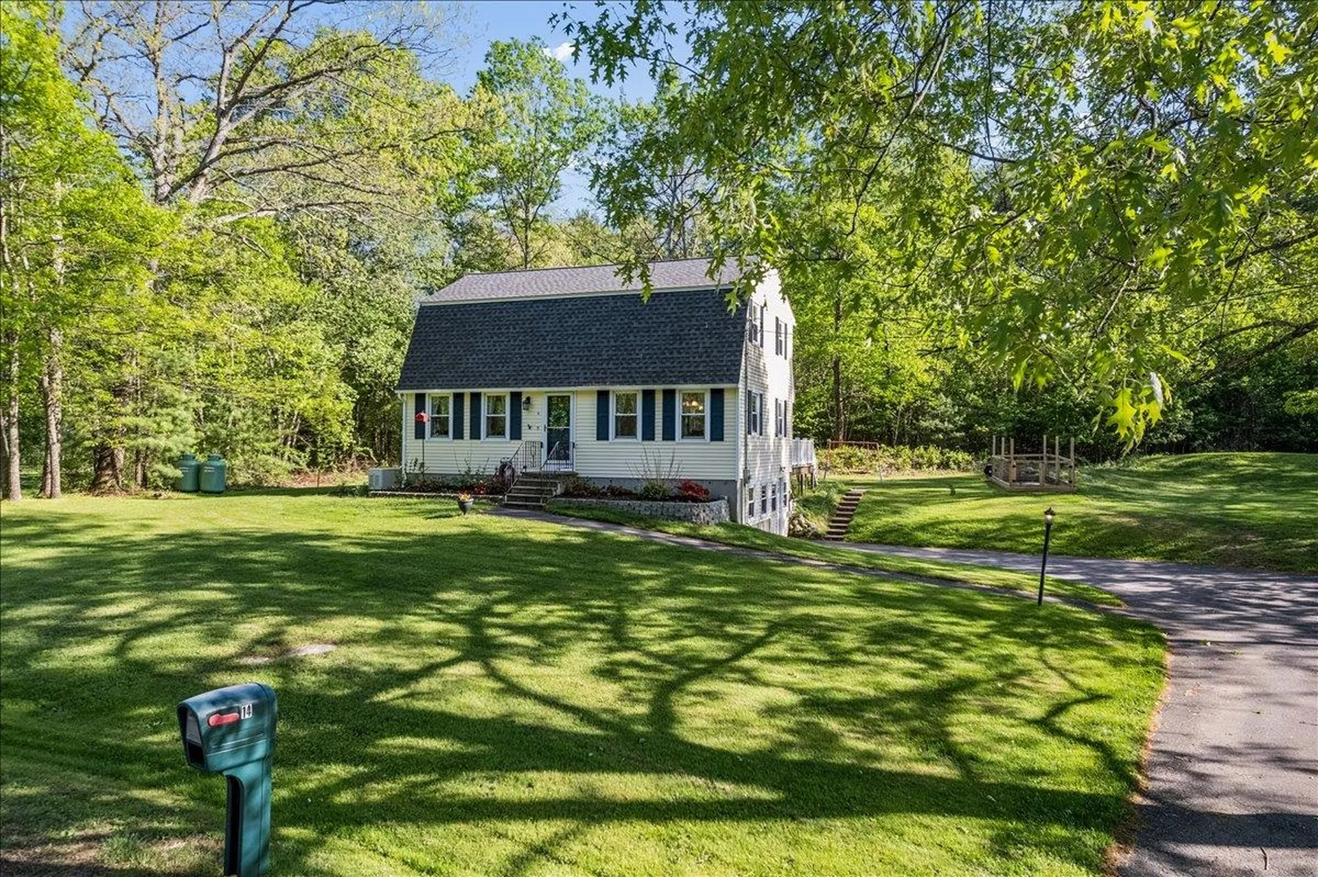 14 Maplewood Drive Londonderry NH 03053