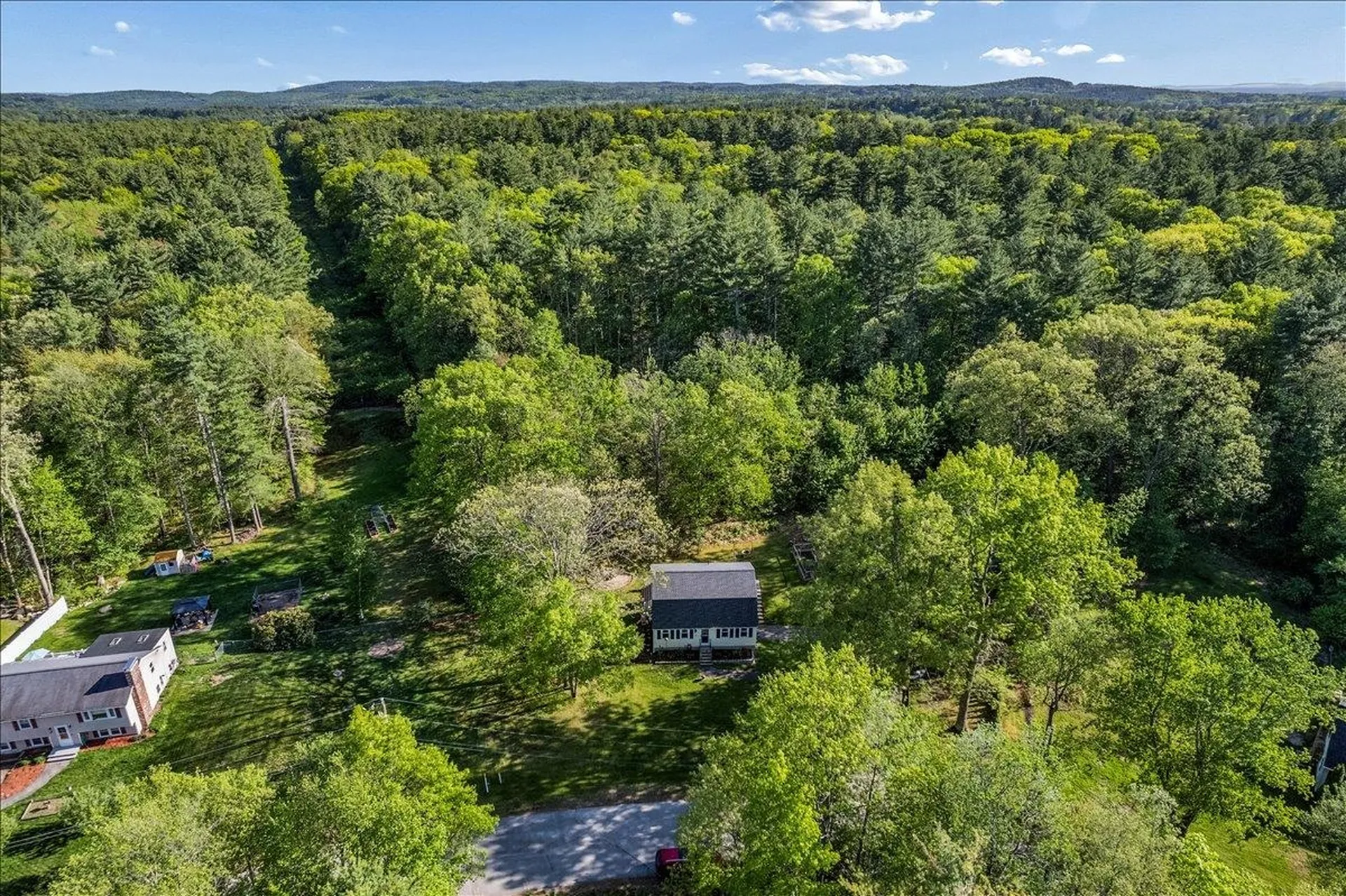 14 Maplewood Drive Londonderry NH 03053