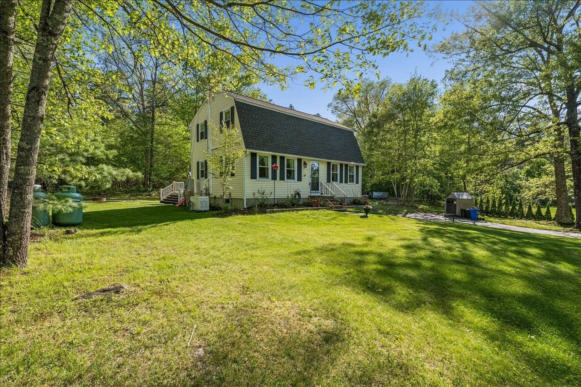 14 Maplewood Drive Londonderry NH 03053