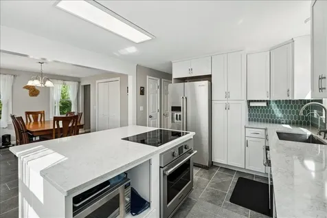 14 Maplewood Drive Londonderry NH 03053