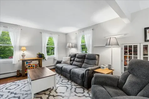14 Maplewood Drive Londonderry NH 03053
