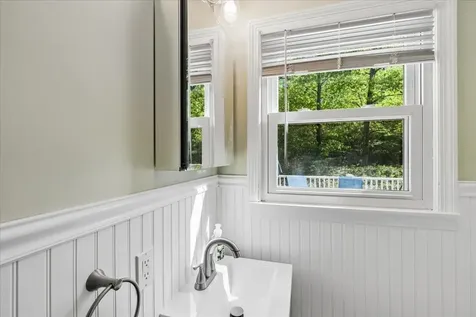 14 Maplewood Drive Londonderry NH 03053