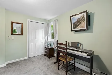14 Maplewood Drive Londonderry NH 03053