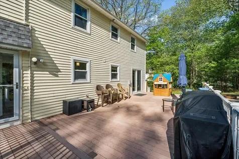 14 Maplewood Drive Londonderry NH 03053