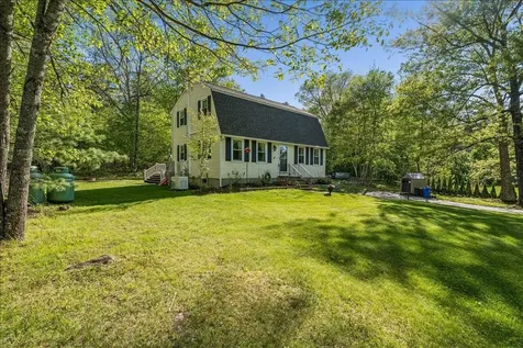 14 Maplewood Drive Londonderry NH 03053